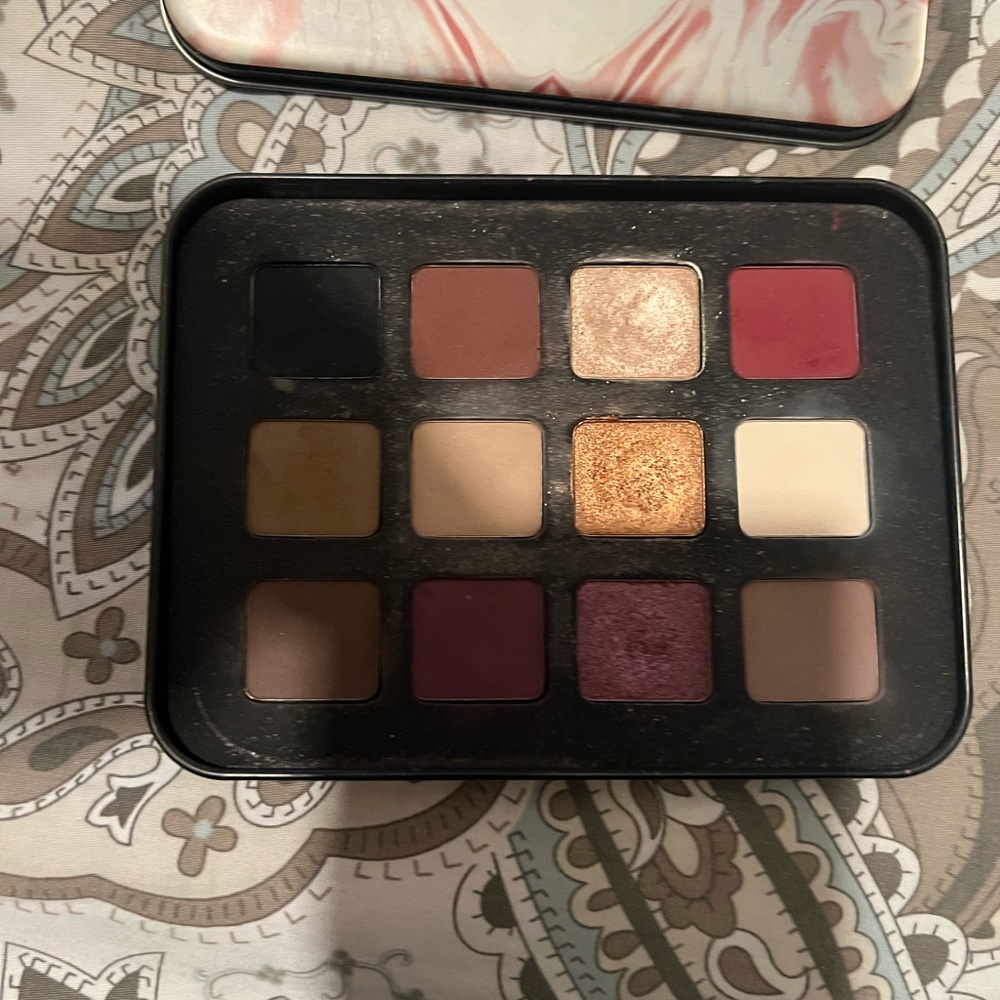 Make up forever lustrous eye shadow palette